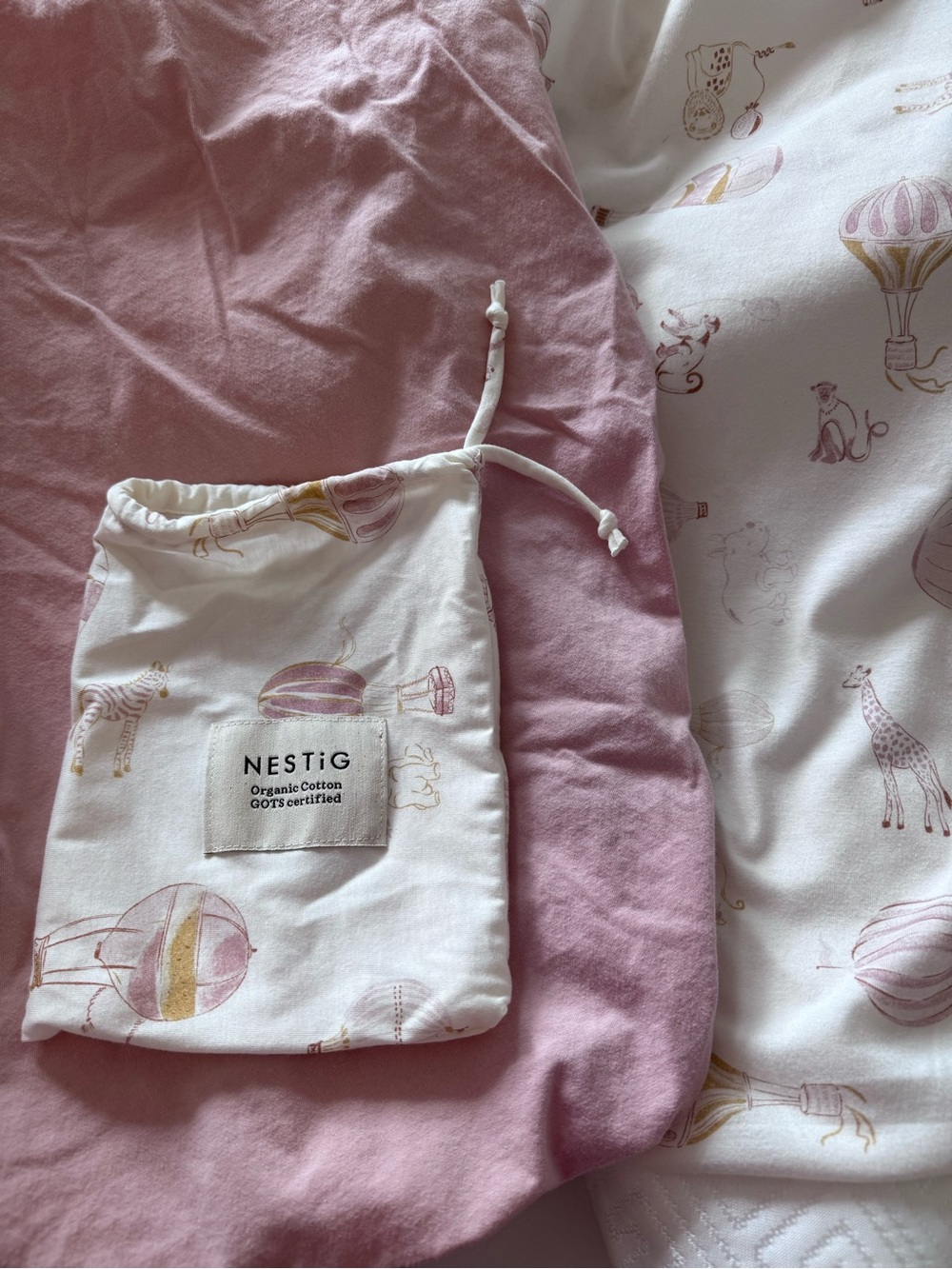 Nestig Mini Crib 2 Fitted Sheets and 2 Mattresses Covers - Picture 3 of 5